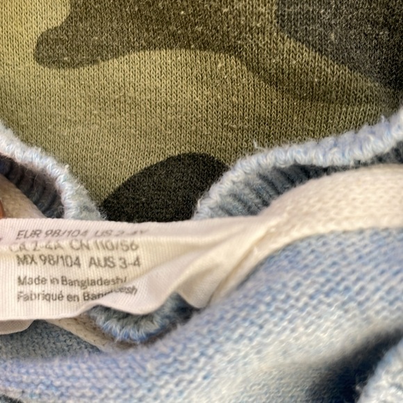 Bundle of 3-4T clothes - Picture 9 of 10